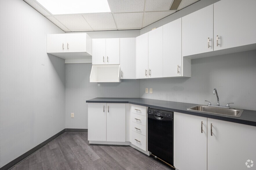 More Photos Of 5500 N Service Rd, Burlington Office For Lease