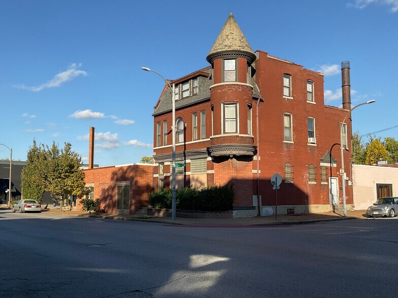 More Photos Of 3186-3196 Morgan Ford, St, Saint Louis Freestanding For Sale