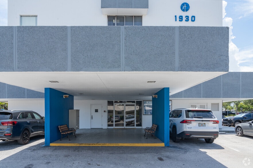 Primary Photo Of 1930 NE 47th St, Fort Lauderdale Medical For Lease
