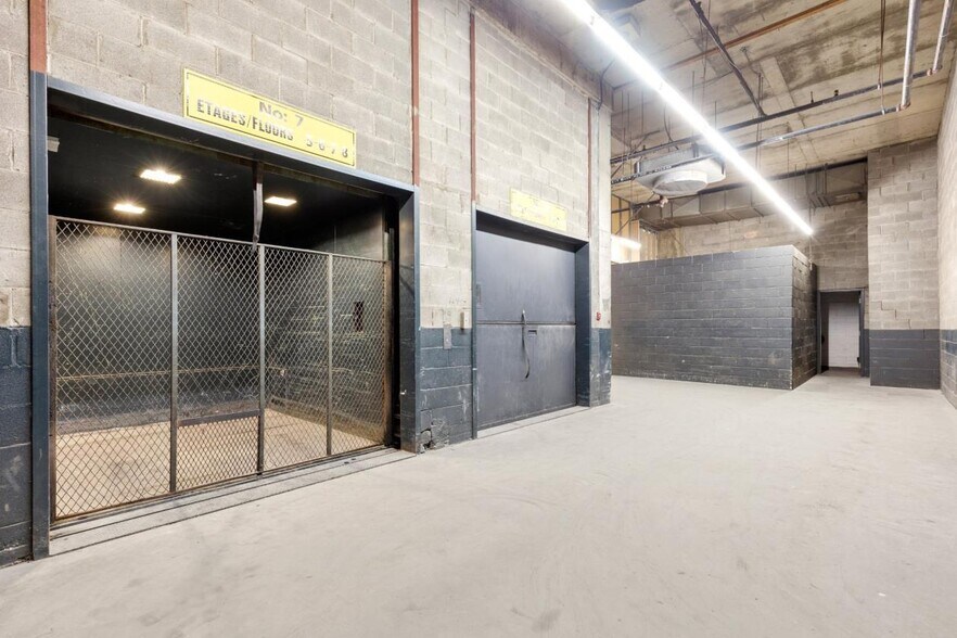More Photos Of 433 Rue Chabanel O, Montréal Office For Lease