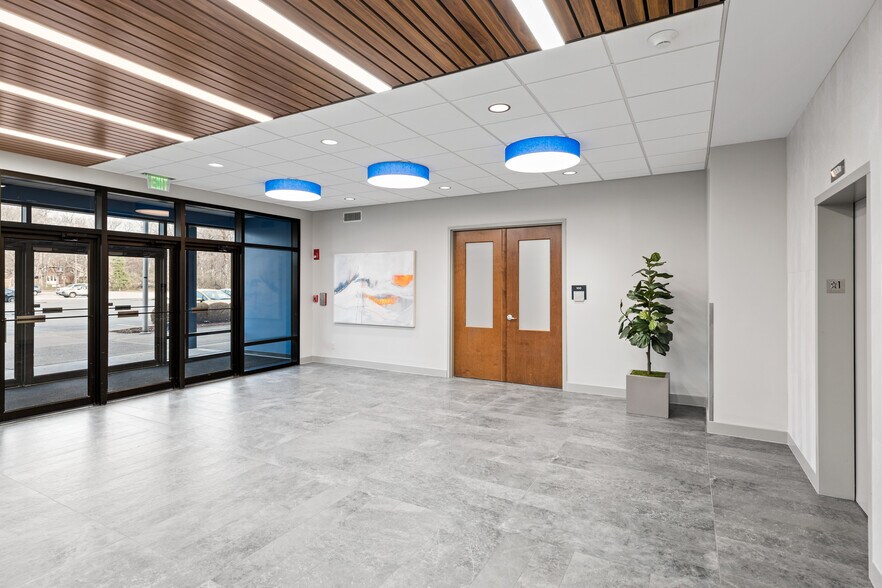 More Photos Of 7410 New La Grange Rd, Louisville Office For Lease