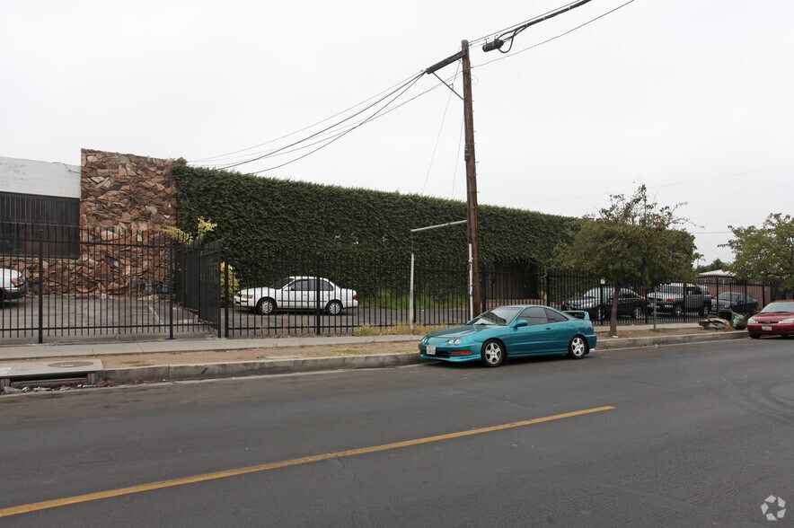 More Photos Of 12676 Pierce St, Pacoima Warehouse For Lease