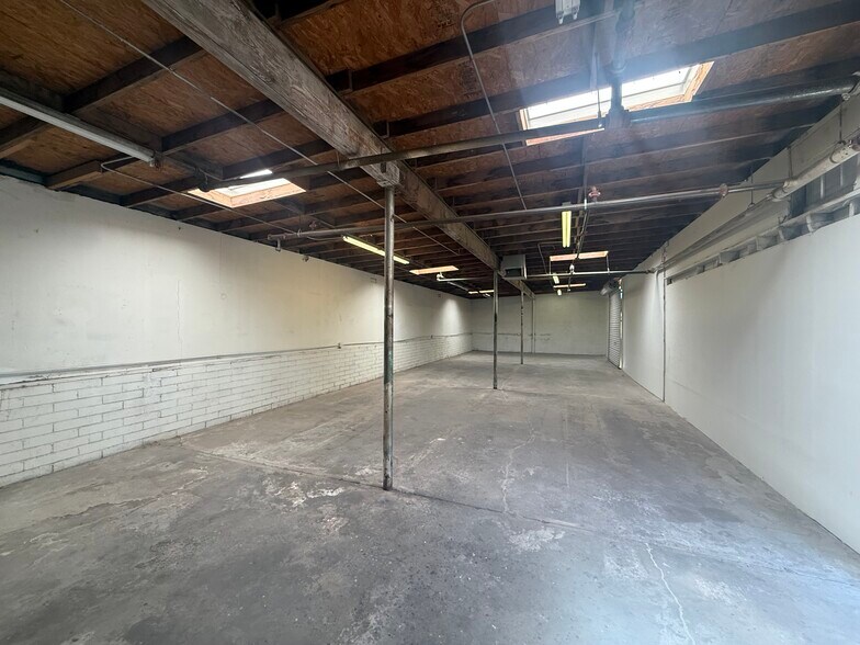 More Photos Of 548 W Speedway Blvd, Tucson Warehouse For Lease