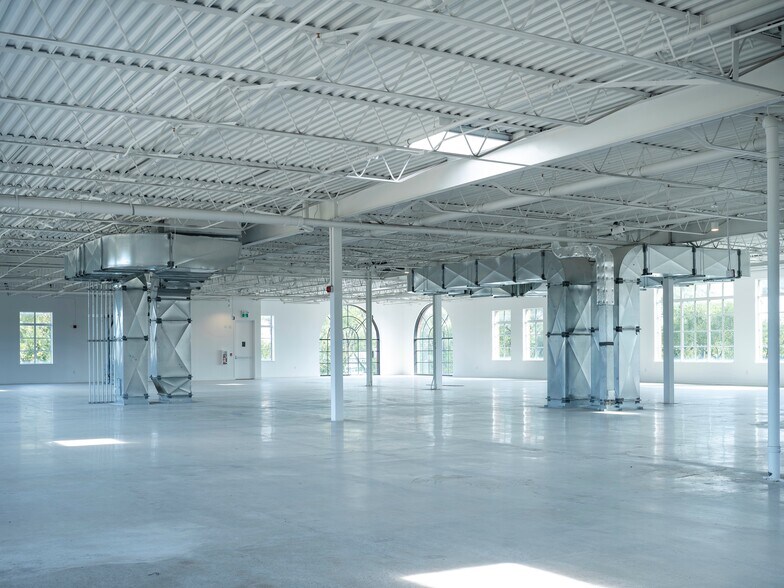 More Photos Of 2650 St Clair Av W, Toronto Freestanding For Sale