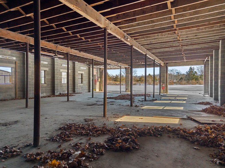 More Photos Of 45 Richards Grove Rd, Quaker Hill Service For Sale