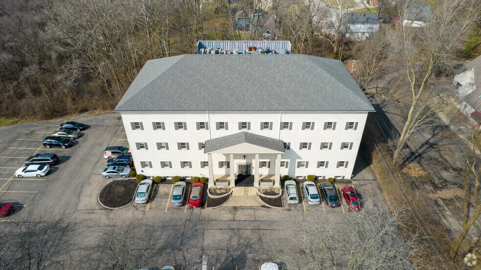 More Photos Of 5701 N High St, Worthington Office For Lease