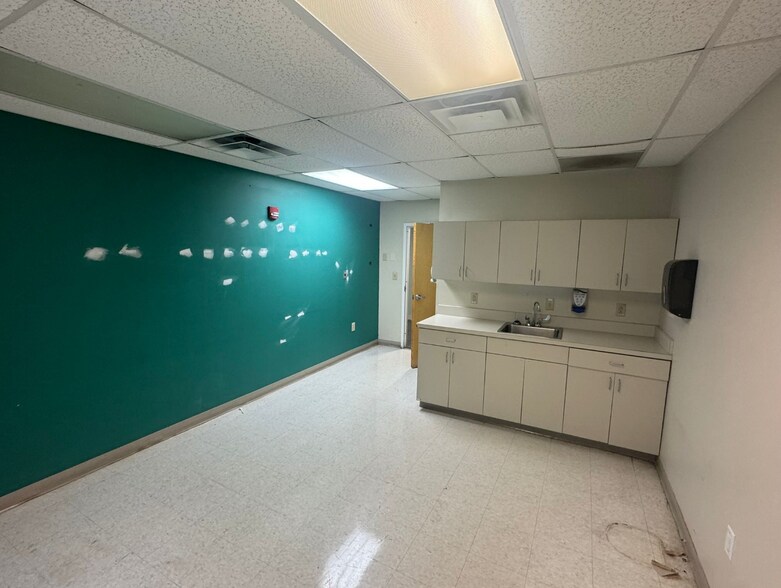 More Photos Of 1009 Grove Rd, Greenville Medical For Lease