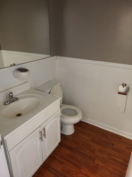 More Photos Of 370 W Sierra Madre Blvd, Sierra Madre Storefront For Lease