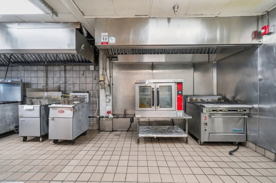 More Photos Of 308 Mediterranean Ave, Virginia Beach Restaurant For Lease