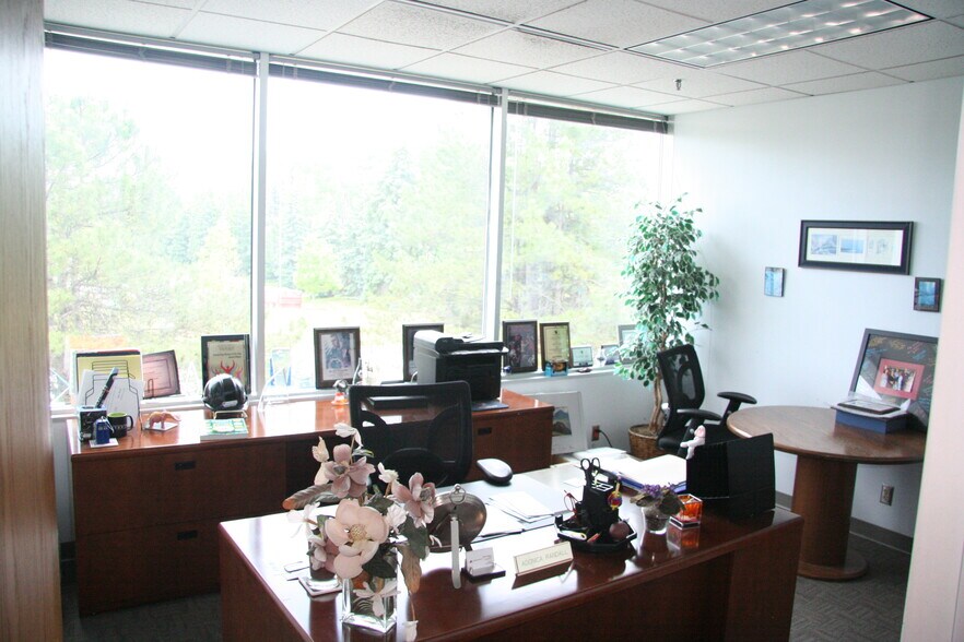 More Photos Of N28W23050 Roundy Dr, Pewaukee Office For Sale