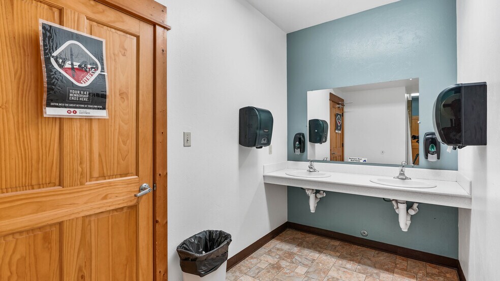 More Photos Of 500 N Front St, Townsend General Retail For Sale
