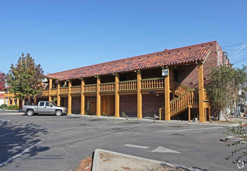 More Photos Of 130 W 11th St, Tracy General Retail For Lease