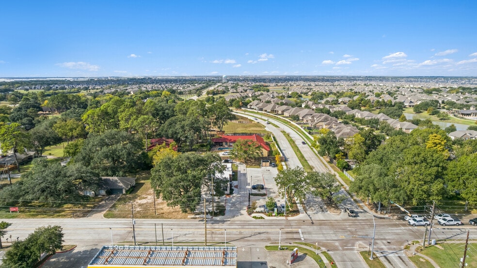 More Photos Of 1935 Avenue D, Katy Freestanding For Sale