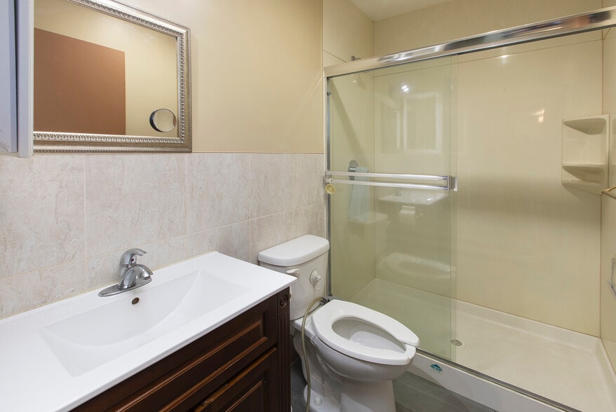 More Photos Of 645 Larkin St, San Francisco General Retail For Sale