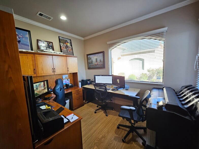 More Photos Of 1806 Snake River Rd, Katy Medical For Sale