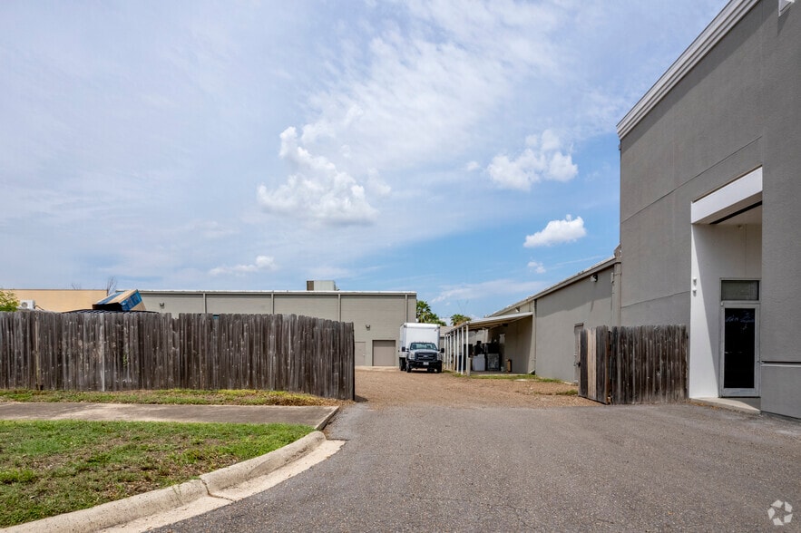 More Photos Of 1800 S Main St, McAllen Unknown For Lease