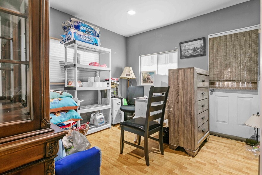 More Photos Of 7317 Clybourn Ave, Sun Valley Contractor Storage Yard For Sale