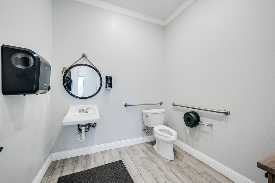 More Photos Of 2661 Walnut Hill Ln, Dallas Auto Dealership For Sale