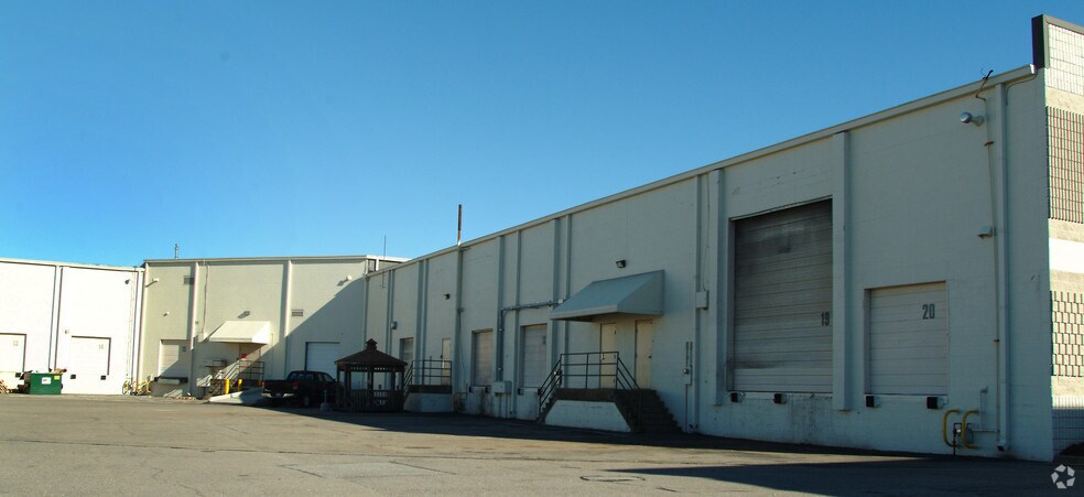 More Photos Of 825 Greenbrier Cir, Chesapeake Unknown For Lease