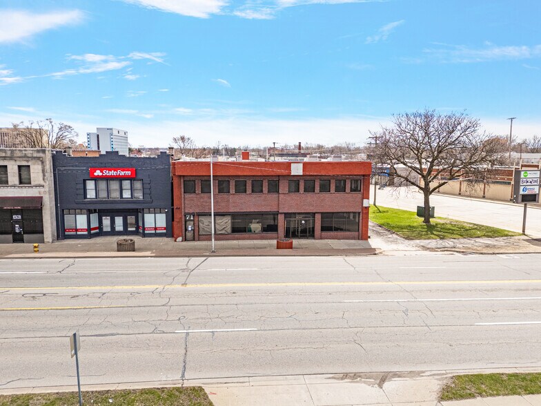 Primary Photo Of 71-75 W Huron St, Pontiac Office For Sale