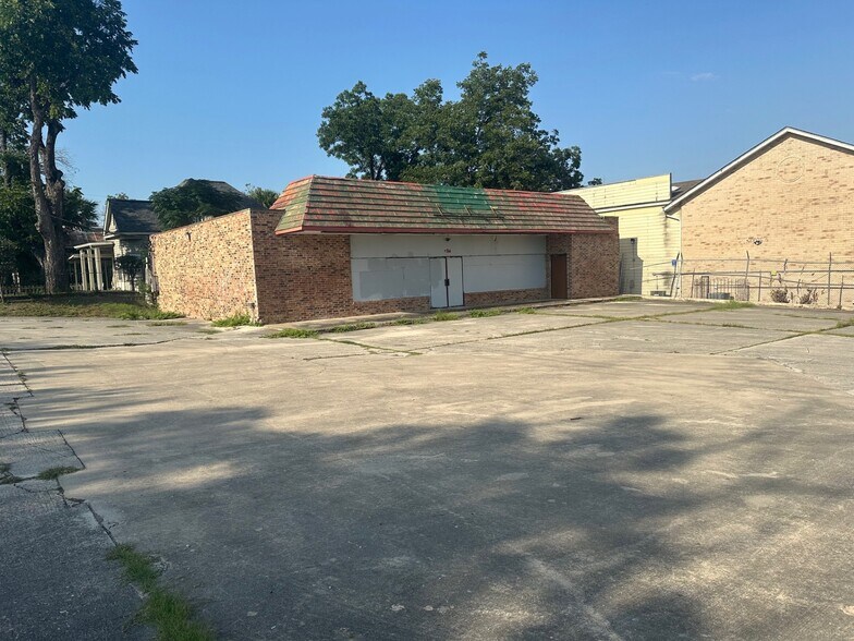 More Photos Of 1136 E Grayson St, San Antonio Convenience Store For Lease