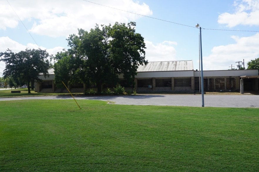 More Photos Of 819-901 N O'Connor Rd, Irving Office For Sale