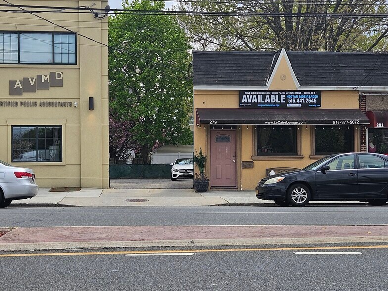 More Photos Of 279 Hillside Ave, Williston Park Bar For Sale