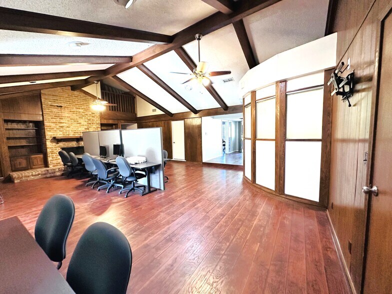 More Photos Of 722 E Wheatland Rd, Duncanville Office For Sale