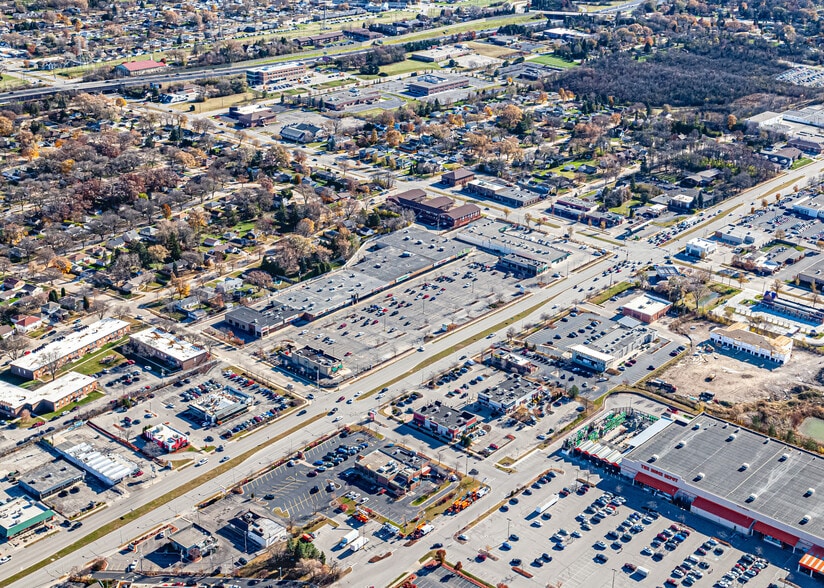 More Photos Of 2915 S 108th St, Milwaukee General Retail For Lease