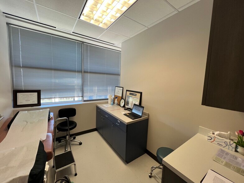 More Photos Of 13215 Dotson Rd, Houston Medical For Lease