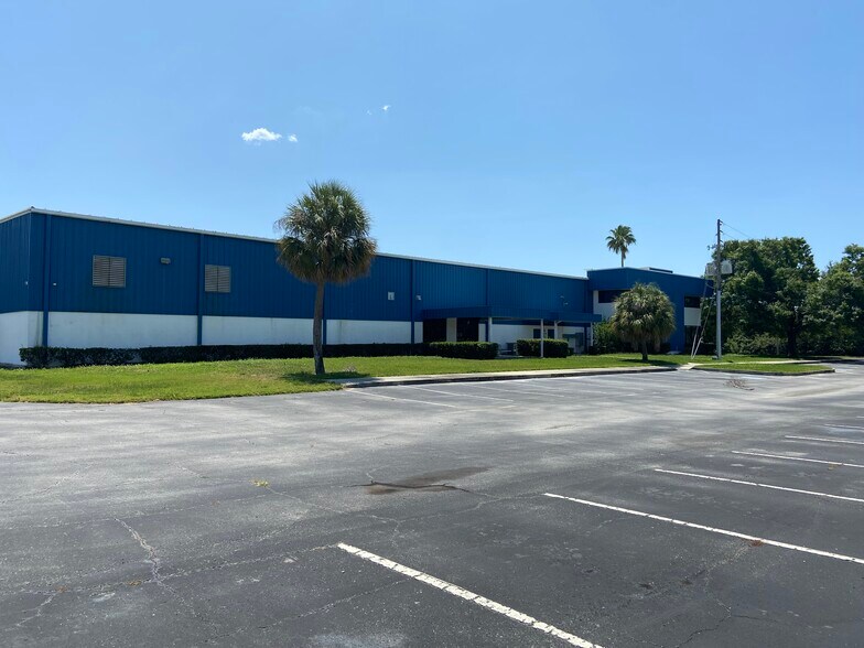 More Photos Of 1615 N 118th Ave, Saint Petersburg Flex For Lease