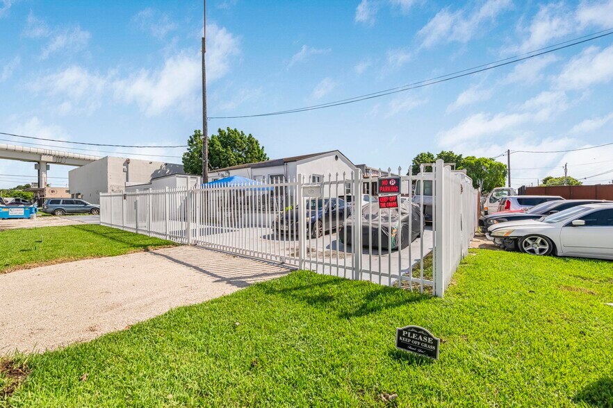 More Photos Of 3705 NW 35th Ave, Miami Industrial For Sale