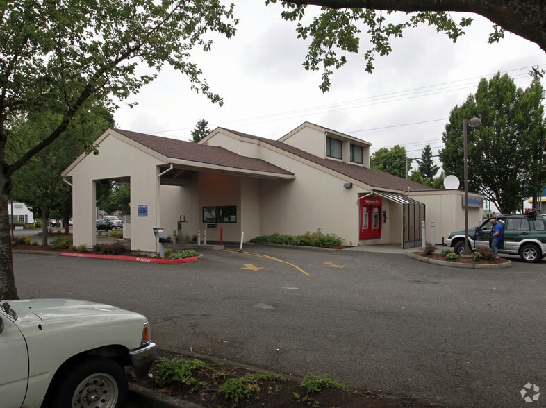 More Photos Of 24150 SE Stark St, Gresham Bank For Lease