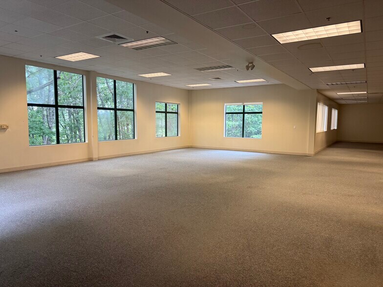 More Photos Of 2 Stonewood Dr, Freeport Office For Lease