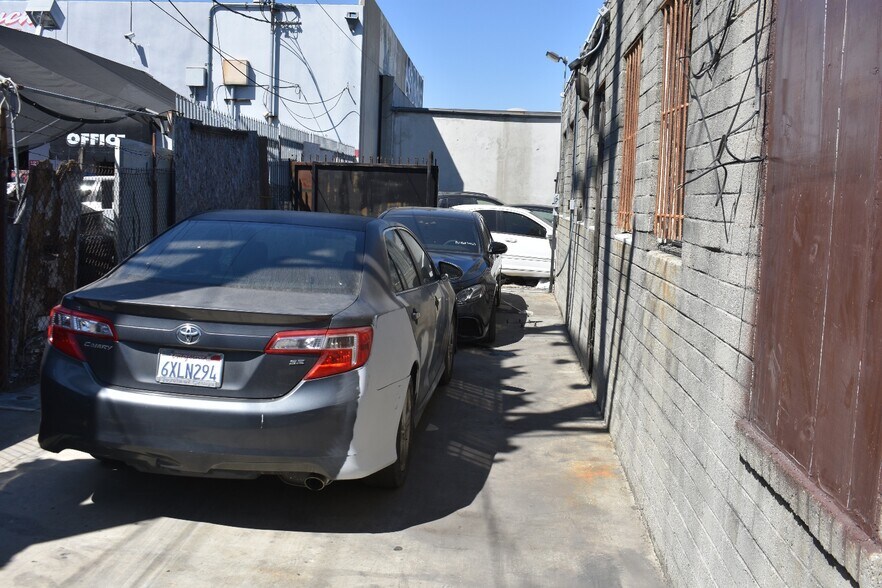 More Photos Of 4937-4951 Mason St, South Gate Warehouse For Lease