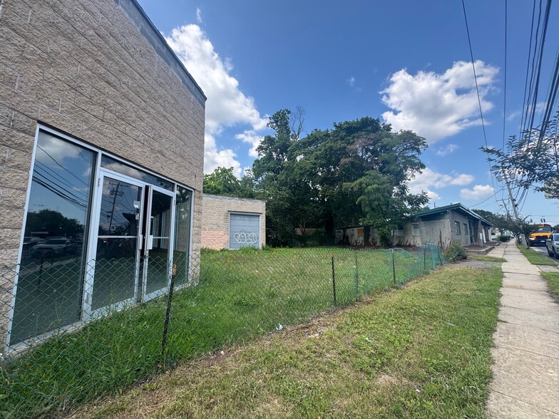 More Photos Of 566 Broadway, Amityville Showroom For Sale