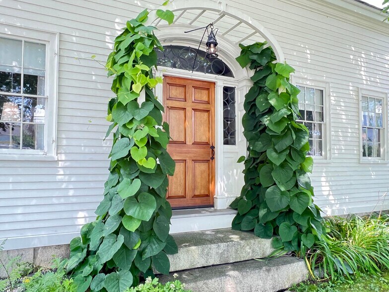 More Photos Of 33 Tenney Hl, Blue Hill Restaurant For Sale