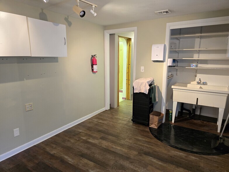 More Photos Of 154 Talcottville Rd, Vernon Rockville Freestanding For Sale