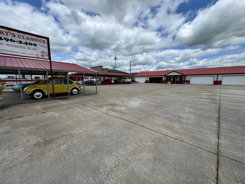 More Photos Of 204 W Rogers Blvd, Skiatook General Retail For Sale