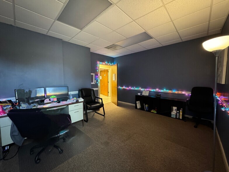 More Photos Of 2208 W Roosevelt Blvd, Monroe Office For Lease