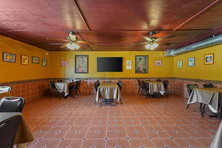 More Photos Of 9302 Highway 6, Hitchcock Restaurant For Lease