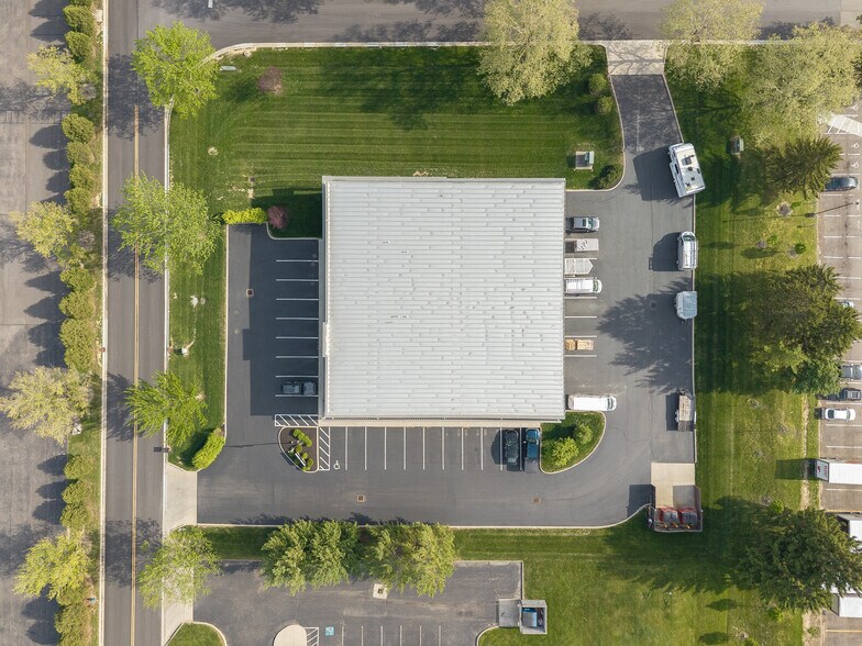 More Photos Of 3737-3757 Parkway Ln, Hilliard Showroom For Lease