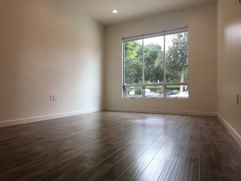 More Photos Of 13263 Ventura Blvd, Studio City Office For Lease