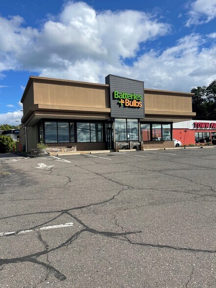 More Photos Of 3384-3386 Berlin Tpke, Newington Freestanding For Lease