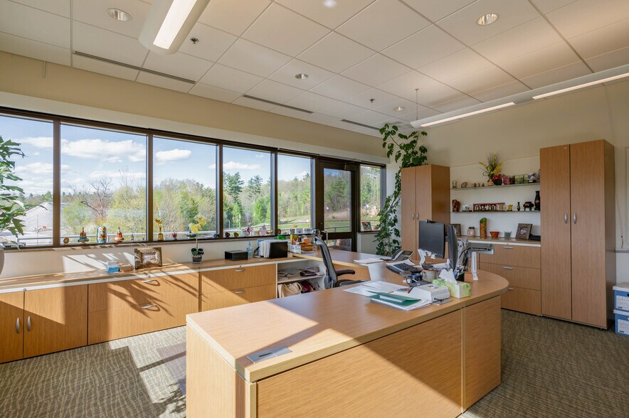 More Photos Of 6 Kitty Hawk Lndg, Londonderry Office For Sale