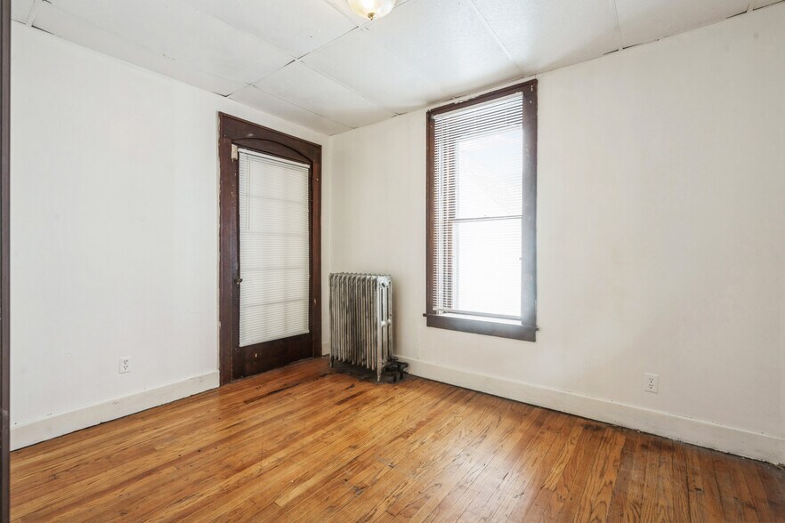 More Photos Of 557 6th Ave S, Clinton Apartments For Sale
