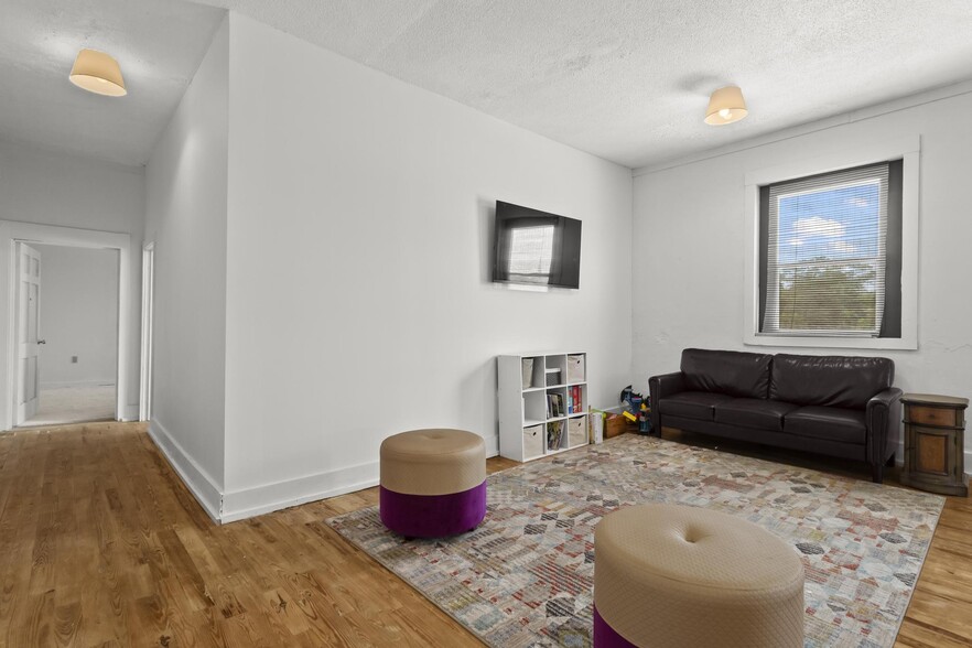 More Photos Of 10117 Commerce St, Summerville Storefront For Sale