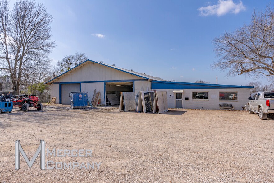 More Photos Of 3700 Reagan Dr, Fort Worth Warehouse For Sale