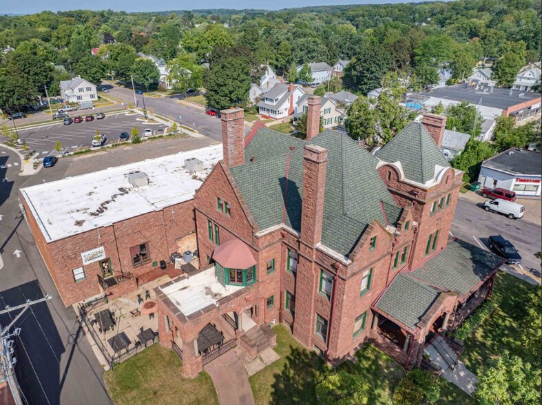 More Photos Of 623 Broadway St, Baraboo Specialty For Sale