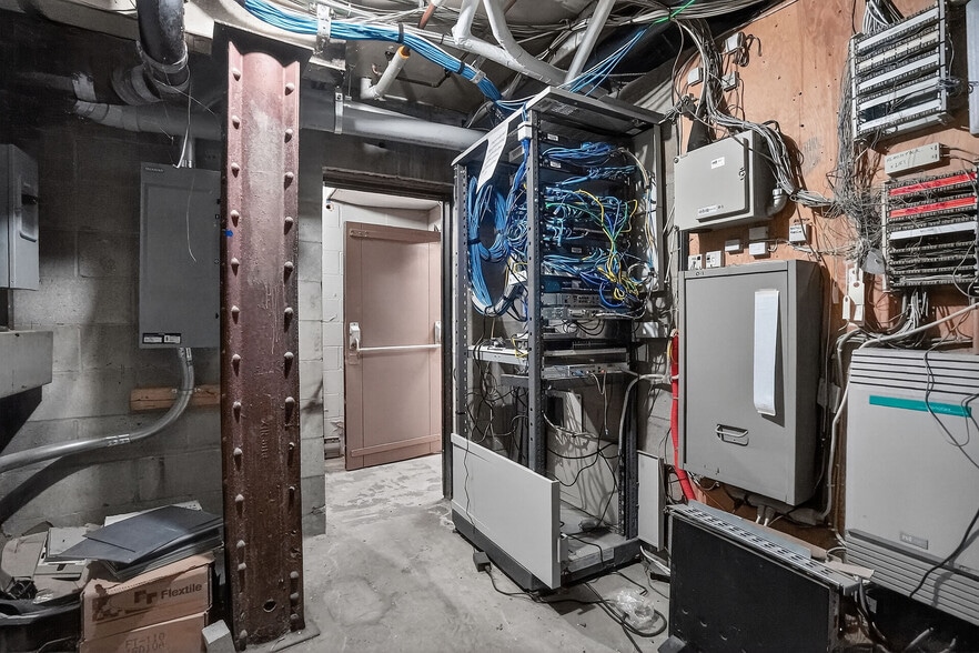 More Photos Of 812 Dundas St, London Freestanding For Sale